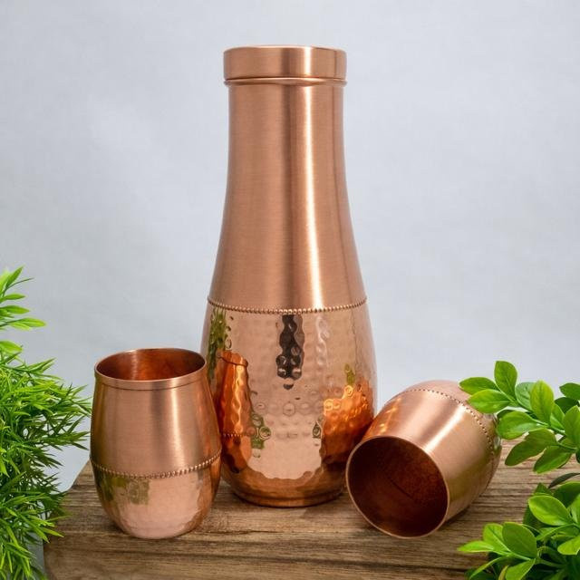Ayurveda Specialist Kupfer-Set mit gehämmertem Tropfen-Karaffe und 2 Bechern, 950 ml - Bild 1