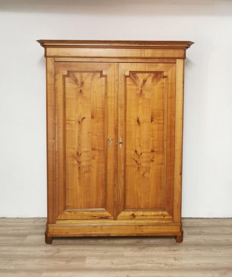 Antiker Gründerzeit Schrank aus massivem Kirschbaum von Antikhof Brück in Braun, H: 207 cm, B: 157 cm, T: 61 cm - Bild 1