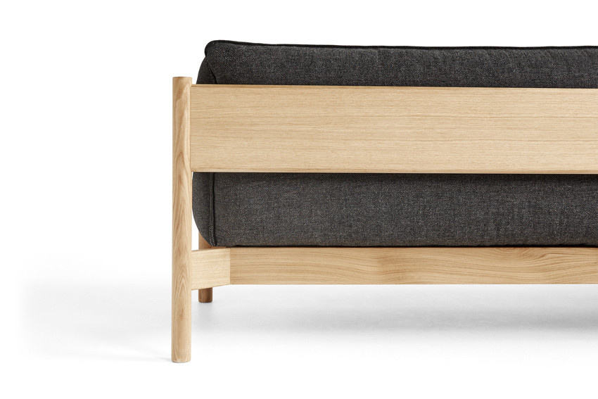 HAY Arbour 3-Sitzer Sofa in Braun mit Holzgestell und inklusive Kissen - Bild 2