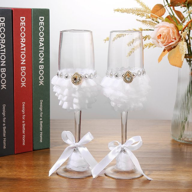 TRUE LOVE GIFT 2-teiliges Champagnerglas-Set mit Schleife und herzförmigem Design in Transparent und Weiß - Bild 1