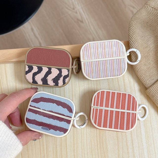 Stoßfeste Kopfhörer-Schutzhülle im Retro Zebra-Print mit Haken für Samsung Galaxy Buds 3, Buds 3 Pro und FE, Kunstleder-Textur, Multicolour - Bild 1