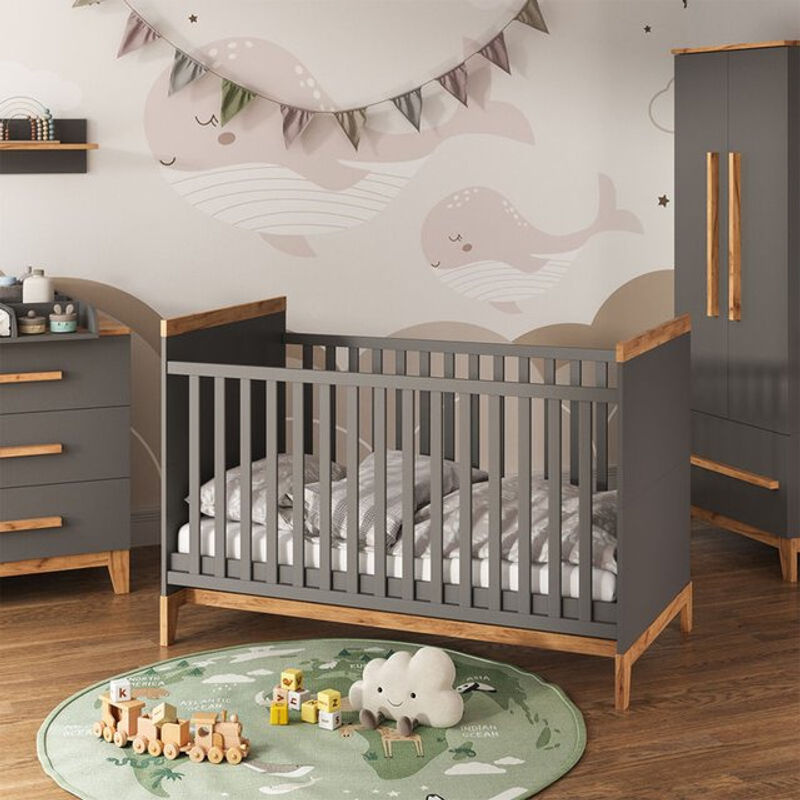 VitaliSpa Babymöbel Set Malia in Grau Eiche bestehend aus Wickelkommode, Kinderbett mit Lattenrost und Rausfallschutz, Kleiderschrank mit Kleiderstange und Wandregal inklusive Wickelauflage - Bild 2