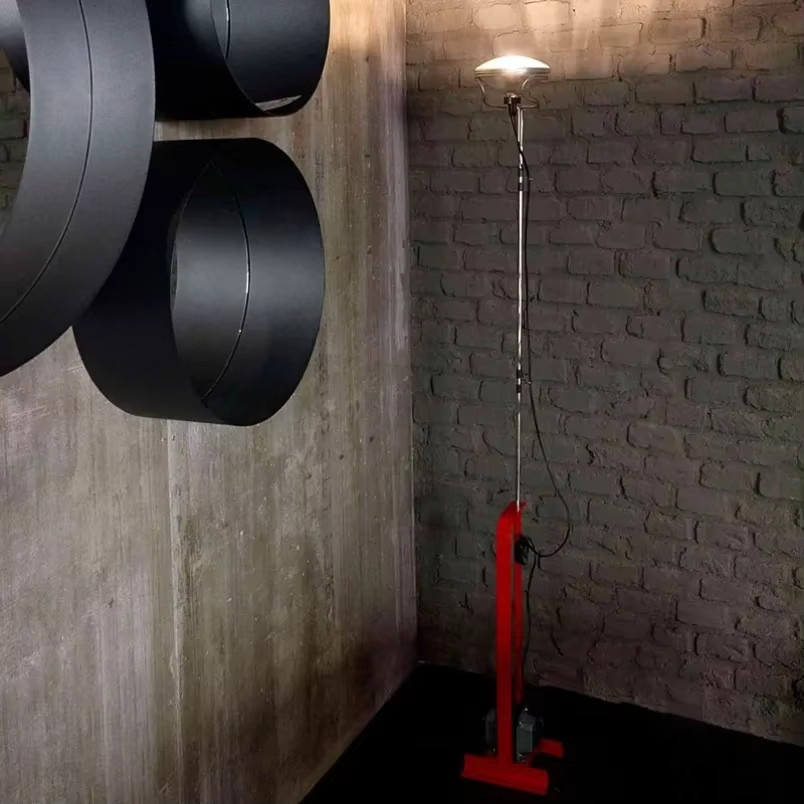 Toio Stehlampe in Italienischem Design aus Metall in Schwarz Weiß Rot und Chrom für Wohnzimmer Büro und Schlafzimmer - Bild 4