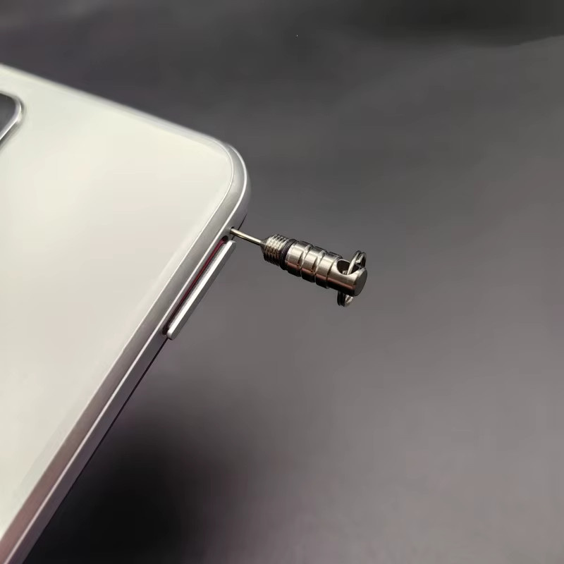 Mini Titan SIM Karten Ejector Tool EDC Schlüsselanhänger in Grau und Silber - Bild 4