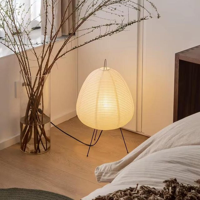Nordische Wabi-Sabi LED-Schreibtischlampe in Weiß mit USB-Betrieb und warmweißem Licht - Bild 1
