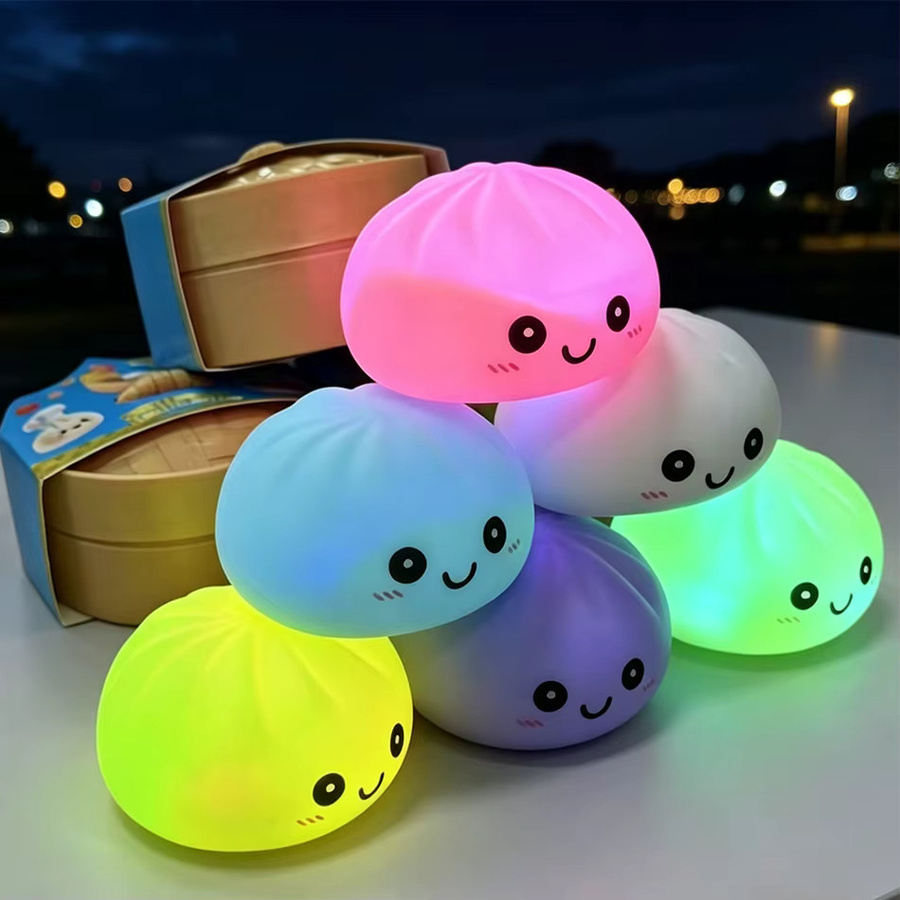 Bandai Dumpling Squishy Nachtlicht aus Silikon mit Farbwechsel in Multicolour als niedliche Raumdekoration - Bild 3