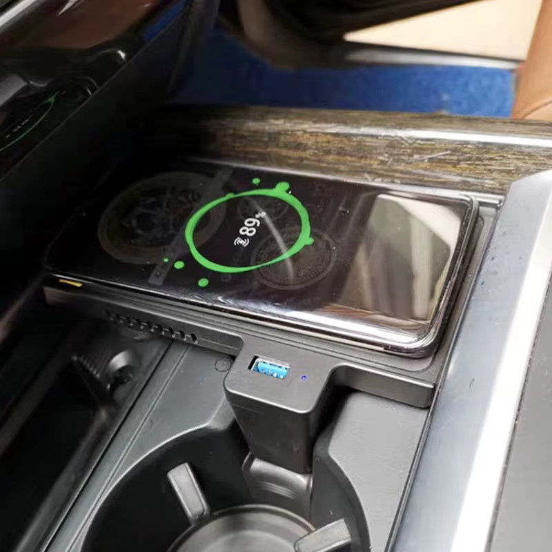 Carinway Kabelloses 15W Auto-Ladegerät und Handy-Ladestation in Schwarz für BMW X5 F15, X6 F16, F85 und F86 - Bild 2