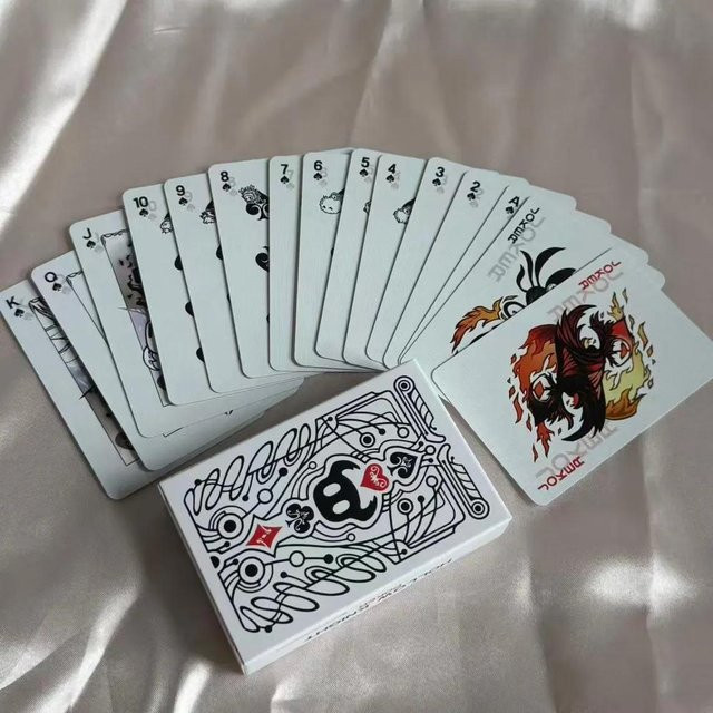 Discover Intime Hollow Knight Pokerkarten-Kollektion Sammelkarte Schwarz-Weiß ab 14 Jahren - Bild 1