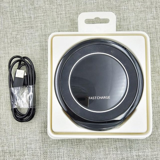 Samsung Qi Smart Pad Schnelles Drahtloses Ladegerät mit Ständer in Schwarz - Bild 1
