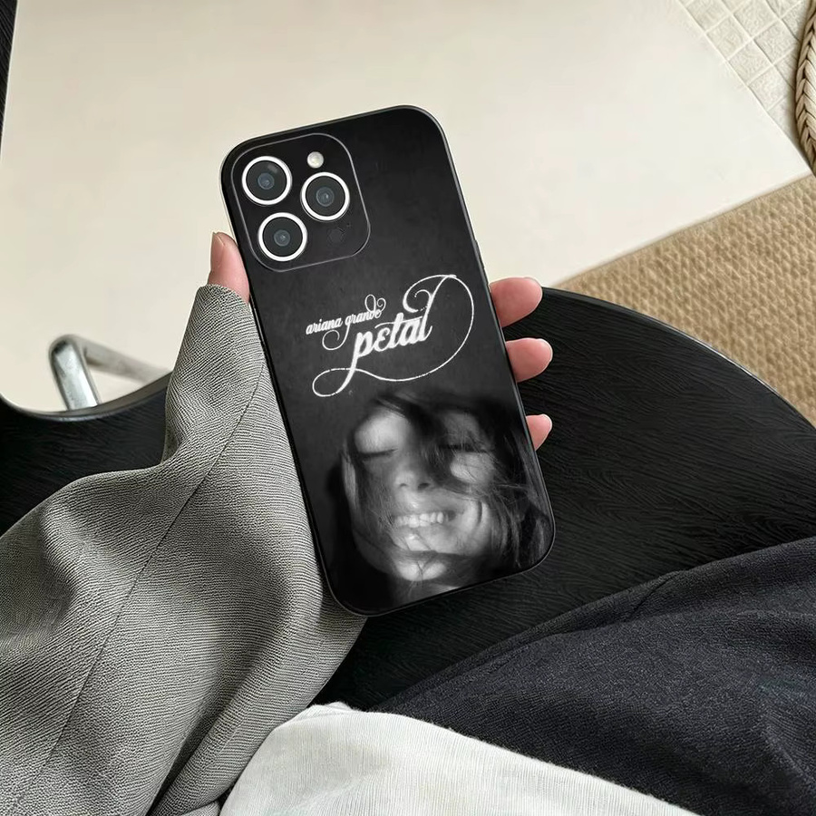 Ariana Grande Petal Handyhülle für iPhone 17, 16, 15, 14, 13, 12, 11 und weitere Modelle, weiche Schutzhülle in Schwarz - Bild 2