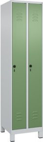 C+P Spind Classic PLUS Garderobenschrank mit 2 Abteilen, Füße, H x B x T: 195 x 50 x 50 cm, Sicherheits-Drehriegel und 3 Garderobenhaken - Bild 1