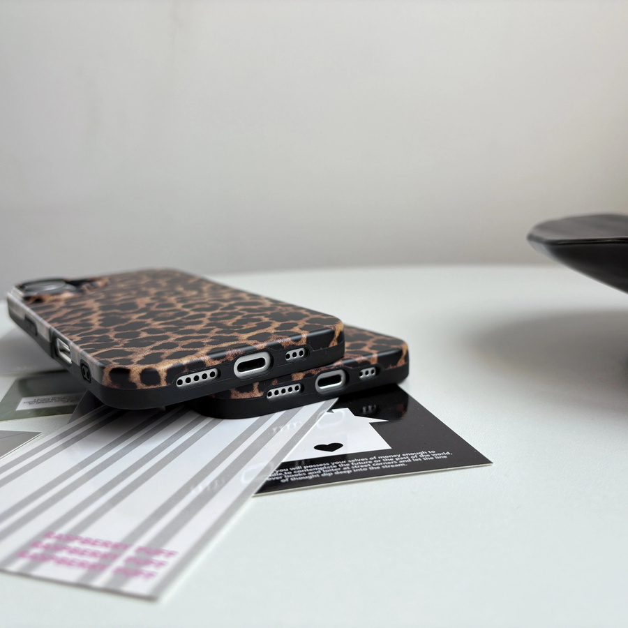 Leopardenmuster Handyhülle aus weichem TPU mit mattem Finish für iPhone 11 bis 16 Pro Max in Schwarz und Multicolour - Bild 5