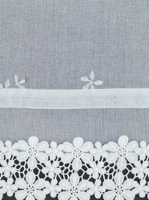 Raffrollo Heine Home in Weiß mit floralem Blütenmuster, semi-transparent, B/H: 130 x 45 cm - Bild 1