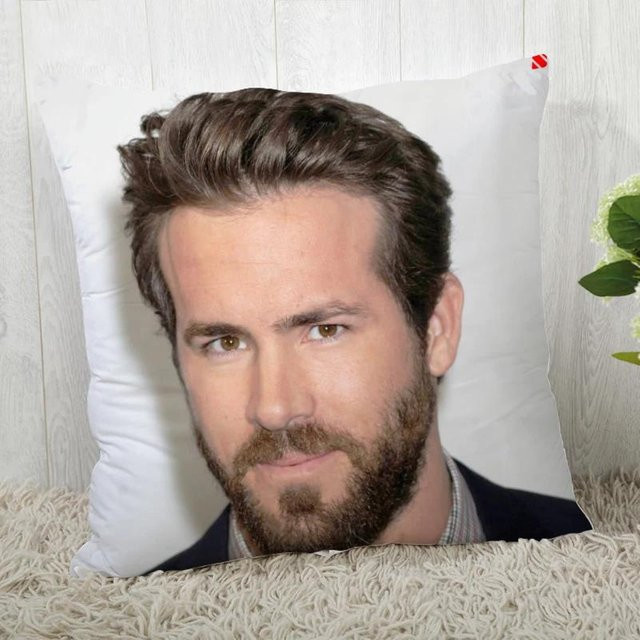 Dekorativer Kissenbezug Ryan Reynolds von HEARMNY, quadratisch, weiß, B/B/B: 45 x 45 x 45 cm - Bild 1