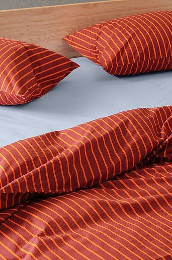 ZACK Spannbettlaken aus organischem Mako-Satin in Blau oder Rot - Bild 1