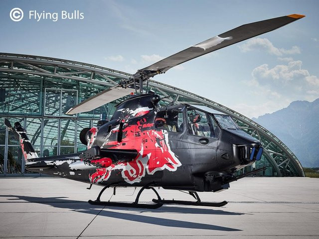 Revell Flying Bulls AH-1 Cobra, Geschenkset, 1:48, ab 12 Jahre - Bild 4