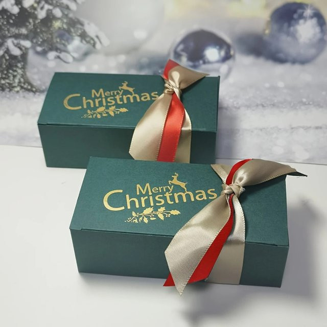 10-teiliges Set Weihnachts-Geschenkboxen aus Papier in Rot und Grün mit Süßigkeitenband für deine Weihnachtsgeschenke und Dekorationen - Bild 1