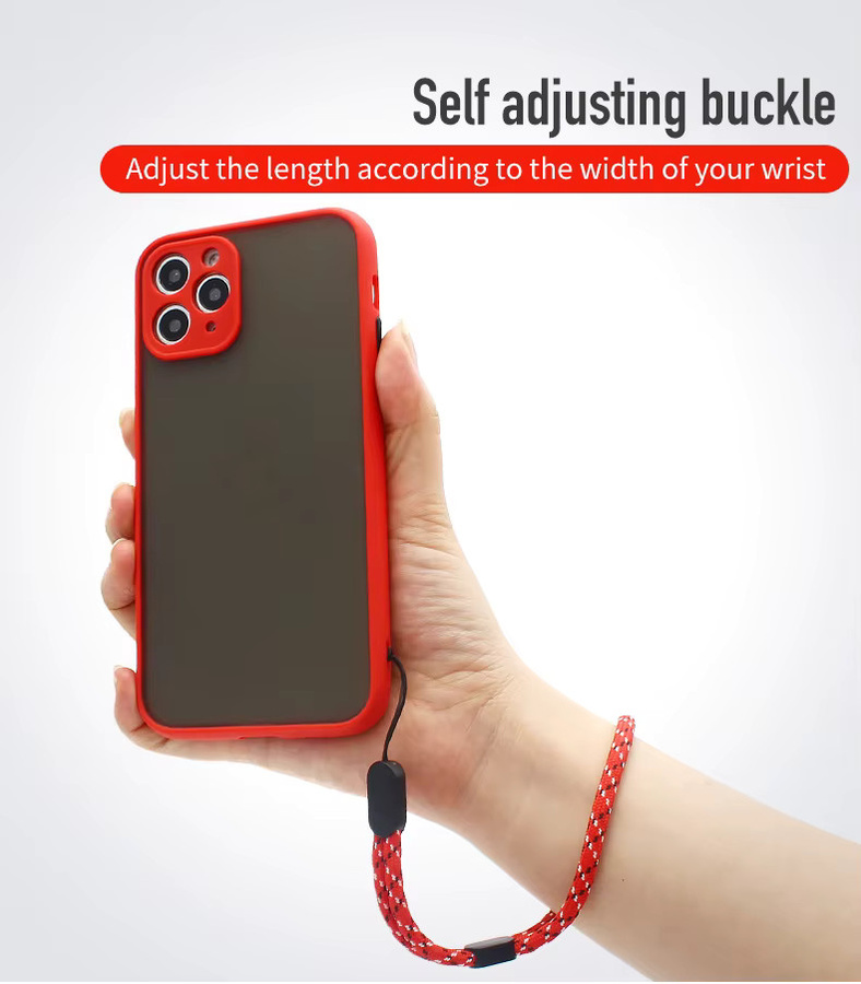 WSSHE Handyhülle mit USB-C Anschluss und USB-Disk-Schlüssel inklusive verstellbarer Handschlaufen und Anti-Verlust-Handgelenkseil für iPhone 15 Pro und Xiaomi in Blau oder Rot - Bild 1