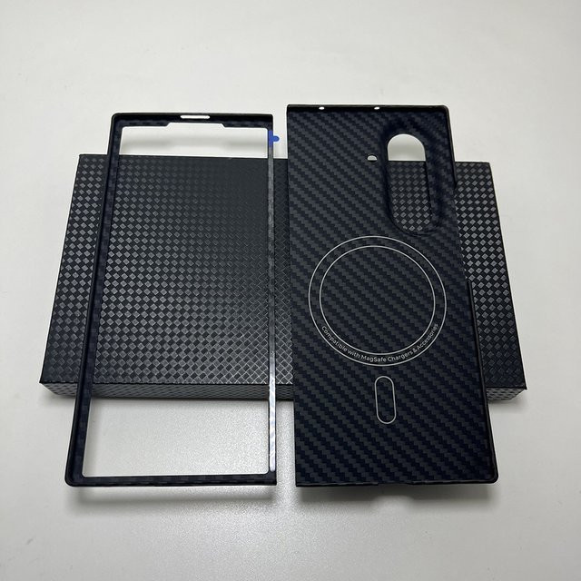 Samsung Carbon-Hülle für Samsung Galaxy Z Fold 7 und Z Fold 8 Ultra, Dünne Aramidfaser Schutzhülle mit Linsenschutz und MagSafe Magnet, Farbe: Schwarz - Bild 1