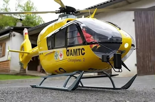 EC-135 Hubschrauber Glassfiber Scale Rumpfkörper mit Mechaniker, RC Flugzeug Rumpf Heli Copter Modell - Bild 2