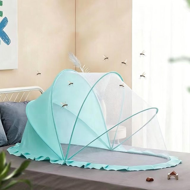 Faltbares Babybett mit integriertem Moskitonetz und Sonnenschutz in Pink - Bild 1