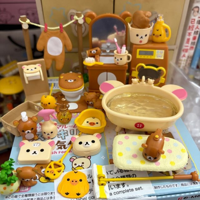 Re-Ment Easy Bear Badezimmer-Serie Blind Box Miniaturszene aus Kunststoff in Mehrfarbig - Bild 1