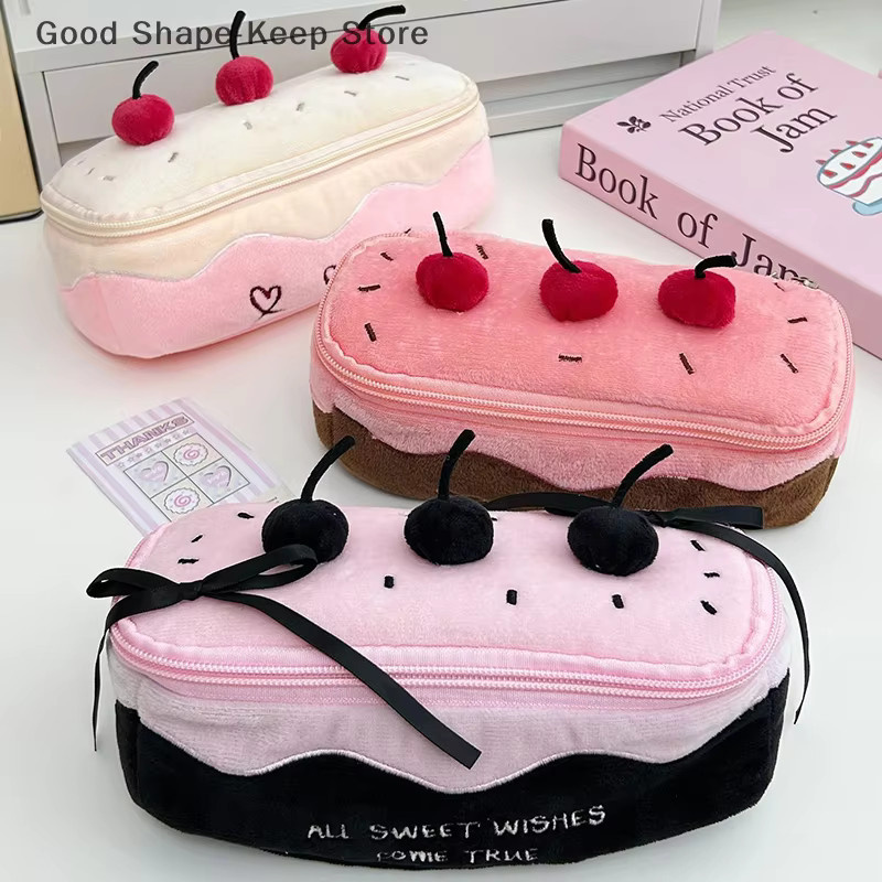 Niedliches Plüsch-Federmäppchen mit Kirschkuchen-Design in Weiß und Pink für deinen Schulbedarf - Bild 3