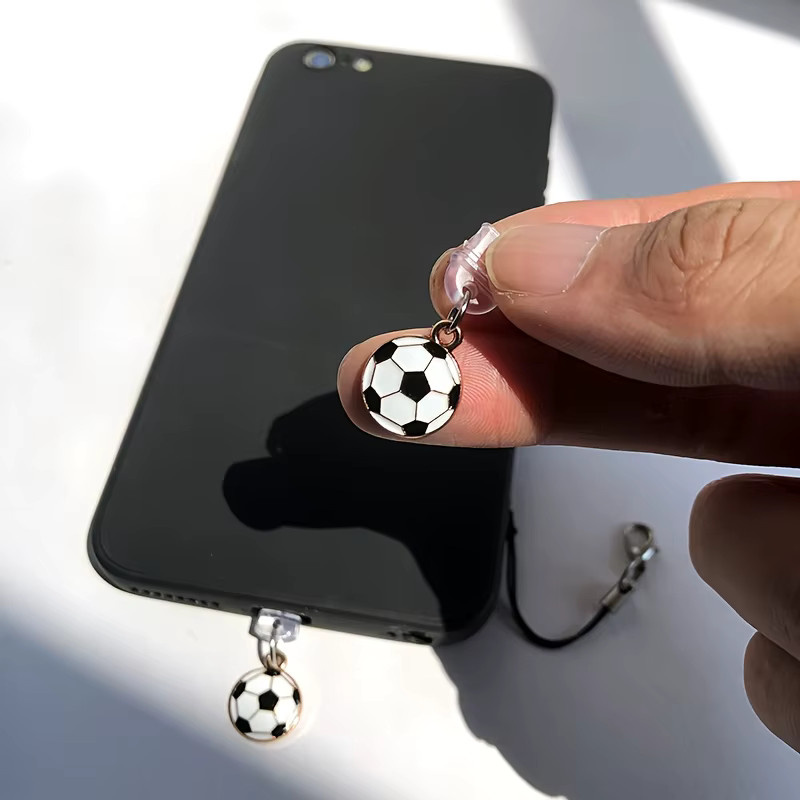Mini-Fußball-Abzeichen Handy-Staubschutzstecker mit Lanyard-Design in Multicolour zum Schutz deines Ladeanschlusses - Bild 2