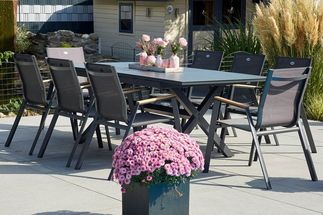 Hartman Xanadu Aruba Garten-Essgruppe aus Aluminium, Teak und Glaskeramik in Anthrazit und Natur mit 8 Dining Sesseln und ausziehbarer rechteckiger Tischplatte - Bild 1