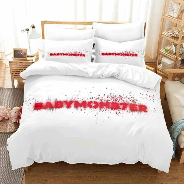 BABYMONSTER Bettwäsche-Set mit Bettdecke und Kissenbezug in Weiß, US King, B: 264 cm, B: 228 cm - Bild 1