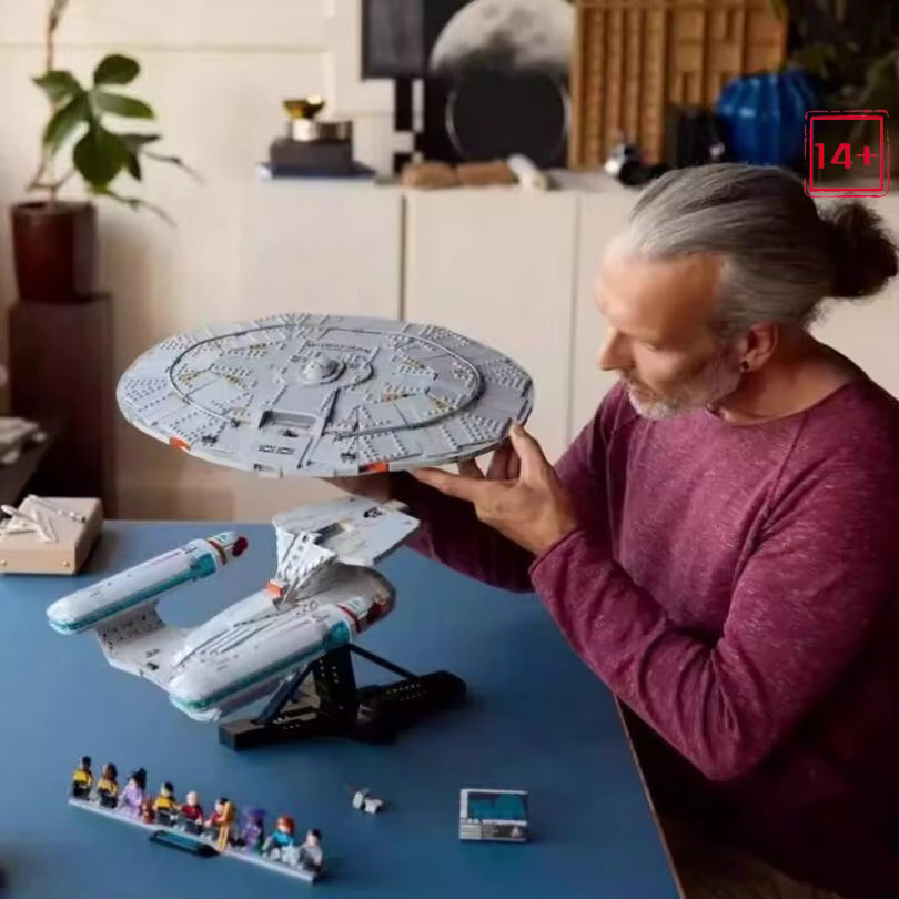 Hot Toys Star Trek Enterprise NCC-1701-D Raumschiff Bausteine Modell, ab 14 Jahren - Bild 3
