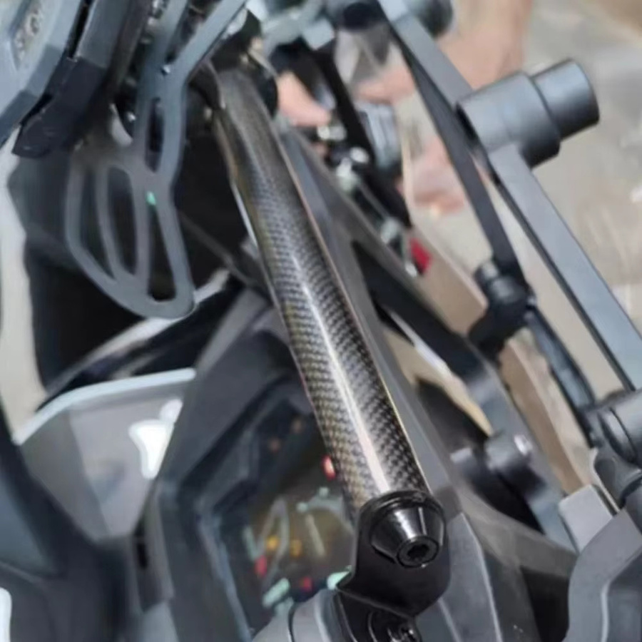 Handyhalterung mit USB-Anschluss in Carbon-Optik für Gilera Nexus 125, 250 und 300 in Schwarz - Bild 2