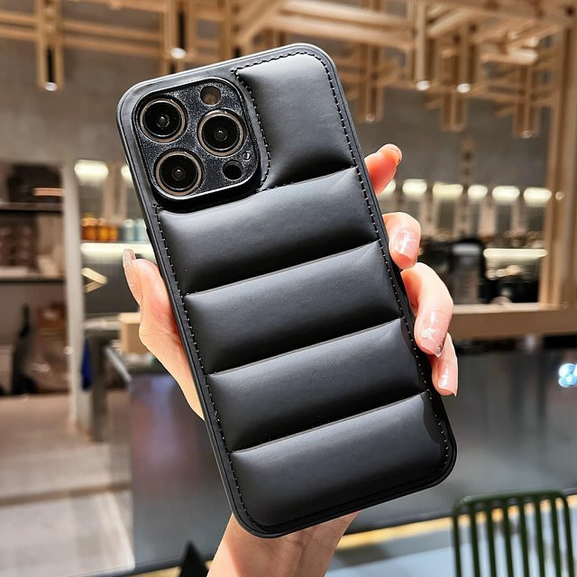 Silikon-Handyhülle im Daunenjacken-Muster für Apple iPhone 16 15 14 13 12 11 Pro Max Plus mit vollständigem Kameraschutz in Schwarz - Bild 1