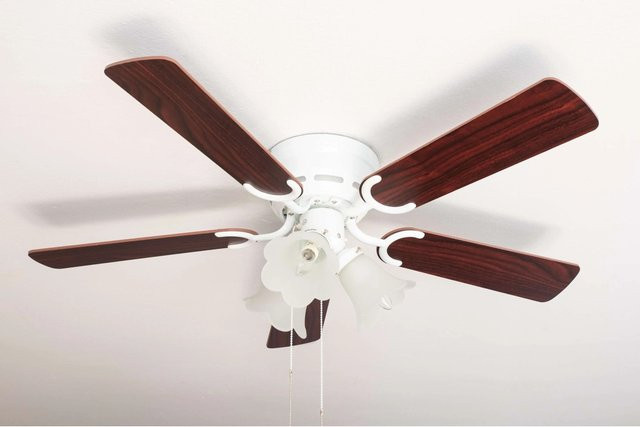 Pepeo Kisa Deluxe Extra flacher Deckenventilator mit Beleuchtung in Weiß und Walnuss - Bild 1
