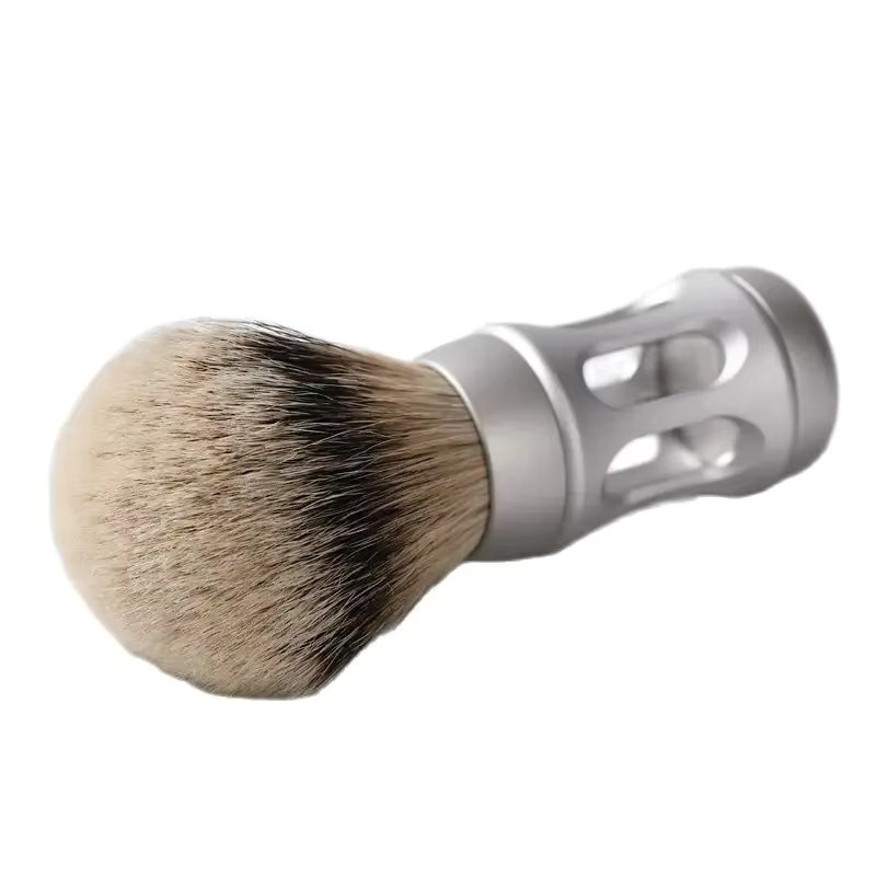 Yaqi Bandstand Herren-Rasierpinsel, 24mm, Silvertip Badger Hair, Mattchrom - Bild 2