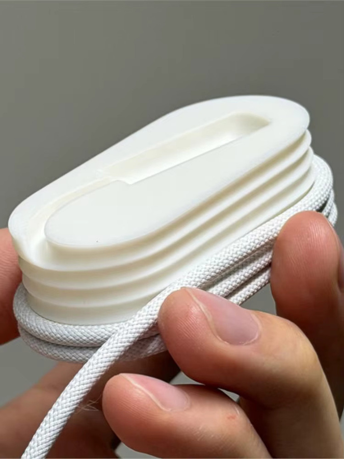 Geflochtener Kabelorganisator für Apple USB-C-Kabel, 1m, Farben: Rot und Weiß - Bild 4