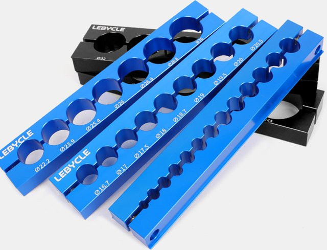 LEBYCLE Tischschraubstock Einsatzklemme in Blau für Fahrradteile und Reparaturen, Spannbereich 5–45 mm - Bild 1