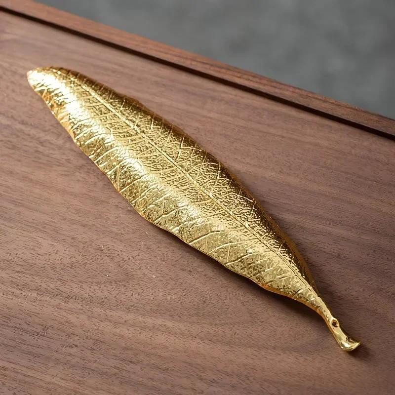 Kreativer Räucherstäbchenhalter Boot in Gold aus Metall für dein Heimdekor - Bild 1