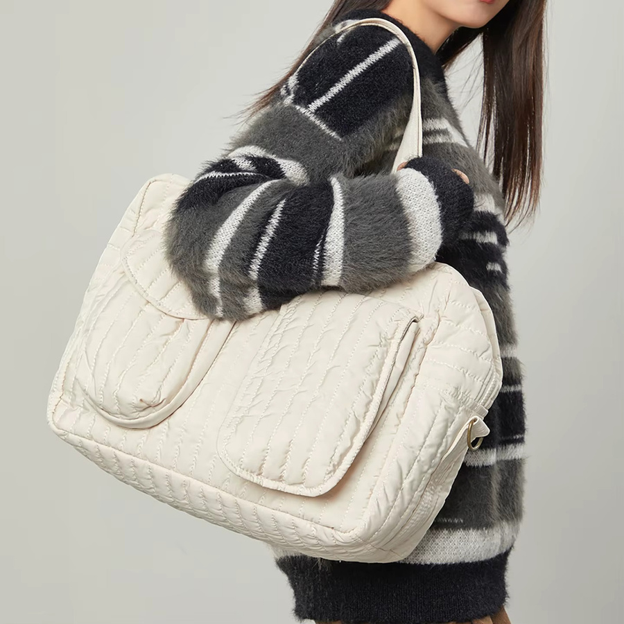 Lage Travel Wickeltasche für Damen als Multifunktions-Rucksack und Messenger Bag aus gesteppter Baumwolle - Bild 2