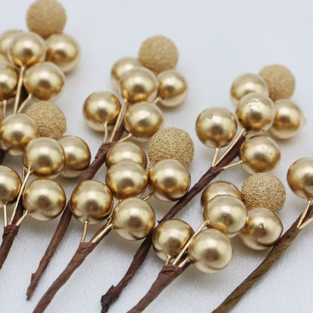 RIBBON HOUSE Weihnachtsbaum Beeren Dekoration in Gold und Rot, 10er Paket, künstliche Yangmei Beeren für Kränze und Hausdekoration, Höhe: 10 cm - Bild 1