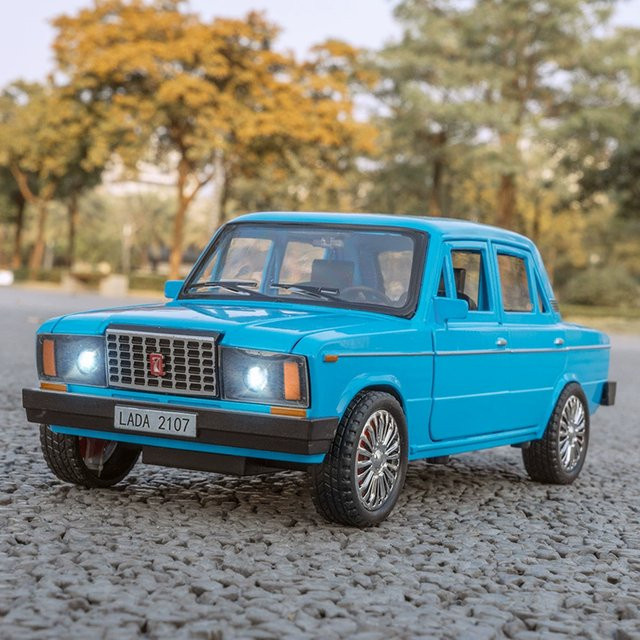 Muwanzhi LADA 2107 Legierungsauto, 1:18, Metall, mit Licht und Ton - Bild 1