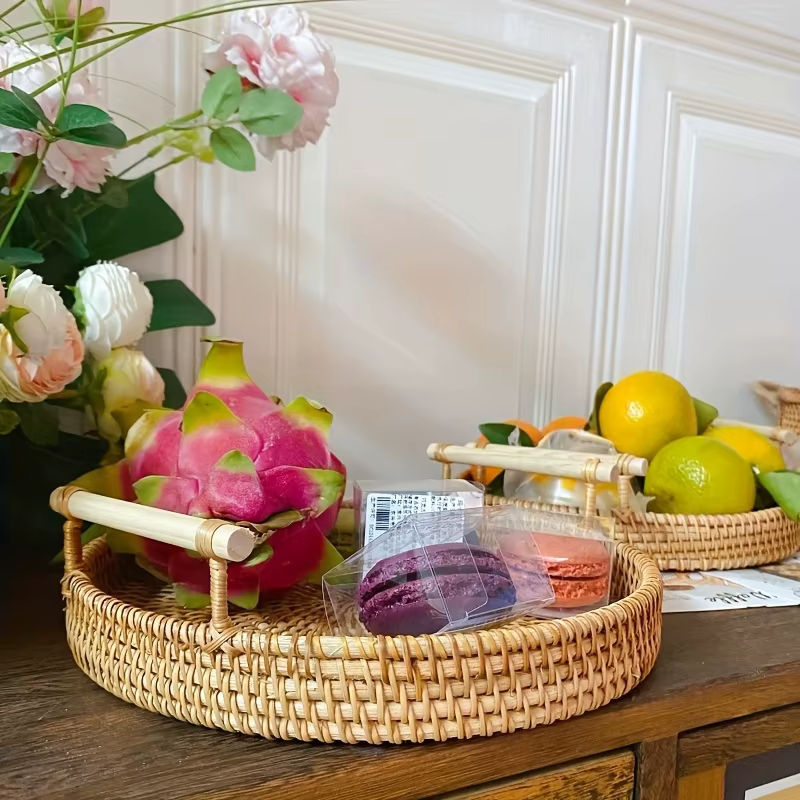 Handgefertigtes Rattan-Tablett in Braun, Rundes Obst- und Snack-Tablett im Bohemian-Stil - Bild 5