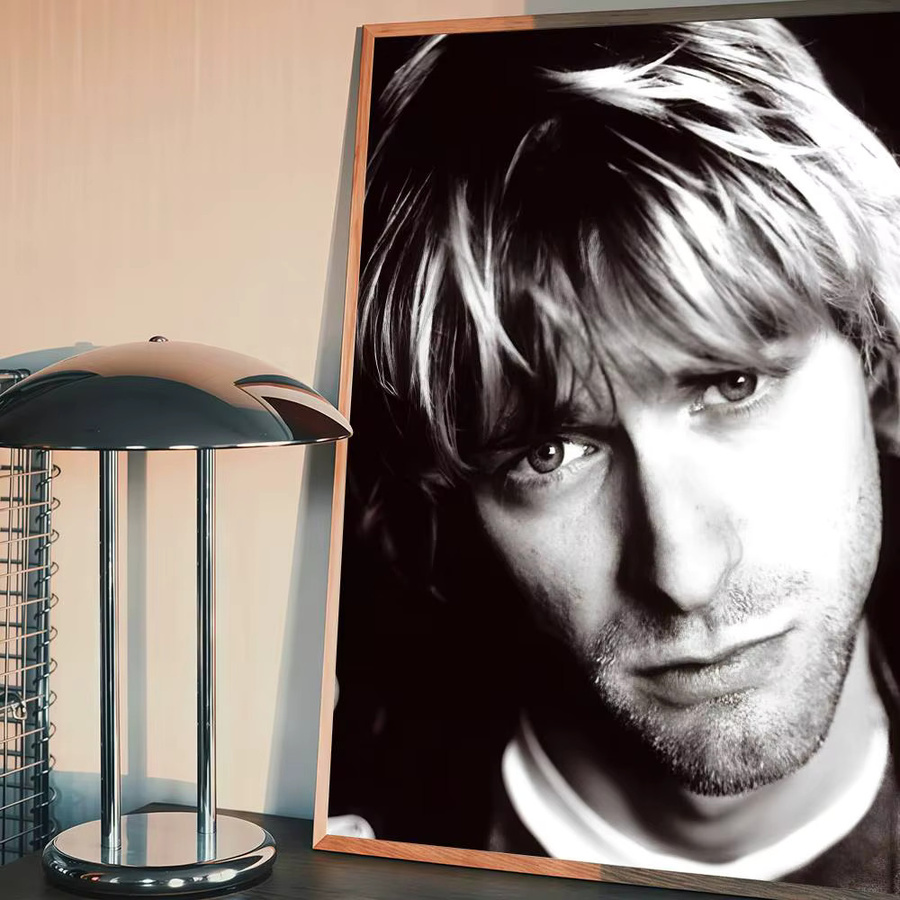 Retro Anime Poster Kurt Cobain Portrait Wandkunst in Schwarz-Weiß für dein Zuhause - Bild 6