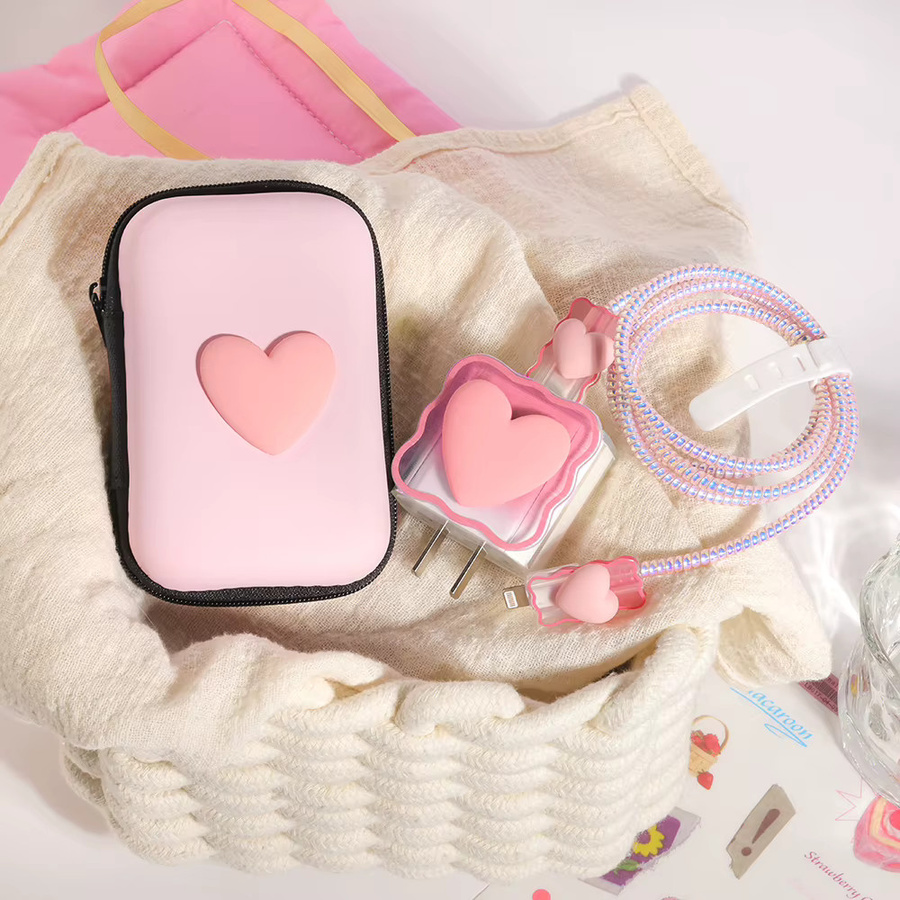 6er-Set Silikon Ladekabel-Schutzhüllen mit 3D-Herzdesign in Schwarz für iPhone 20W und 18W Ladeköpfe - Bild 1