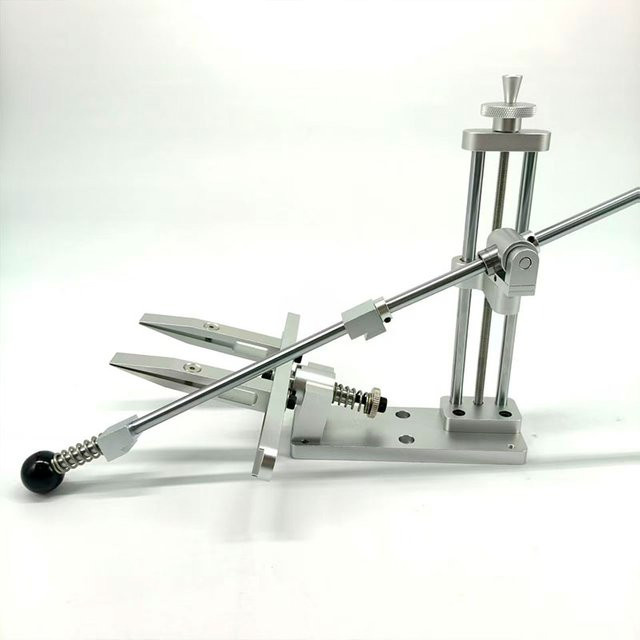 RSCHEF Messerschärfer aus Aluminiumlegierung mit Holzschleifsystem und Rotationseinstellung in Silber - Bild 1