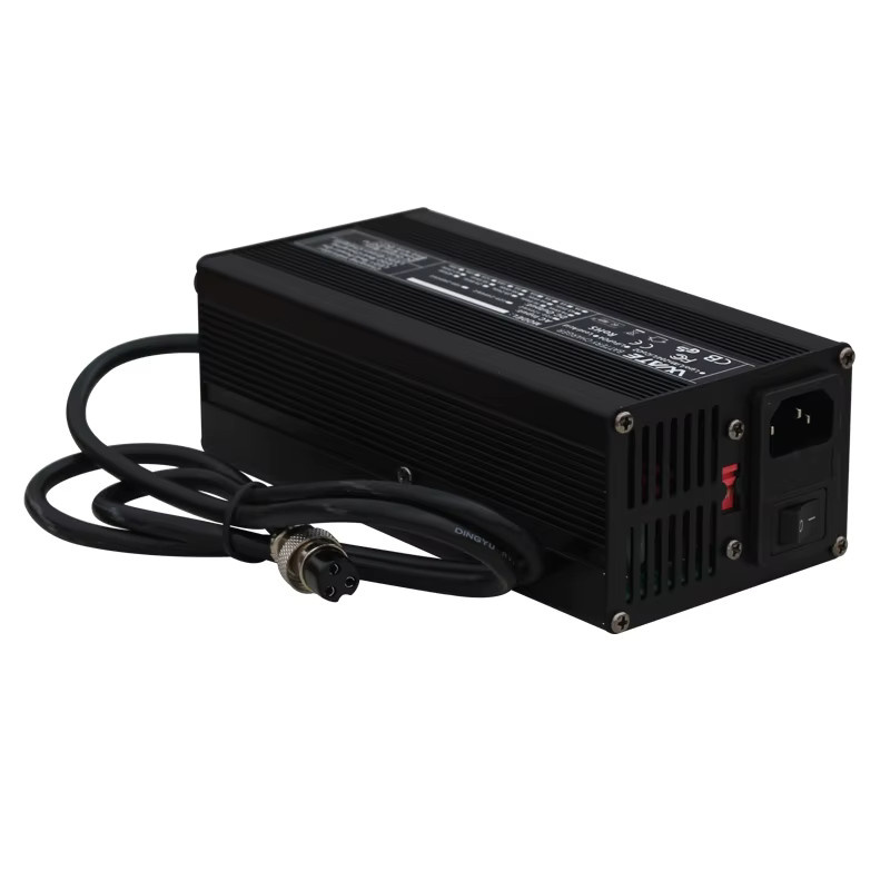 WATE Lithium-Ionen Ladegerät 58,8 V 10A in Schwarz für 52V 14S Akkus von Elektrowerkzeugen, Robotern und Elektrofahrzeugen mit integriertem Lüfter - Bild 2