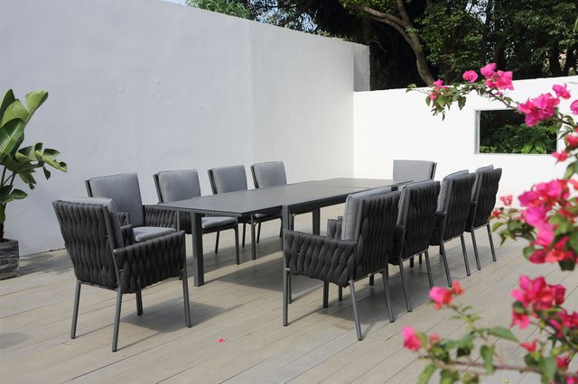 OUTFLEXX Garten-Essgruppe aus Aluminium in Anthrazit mit Ausziehtisch und 10 Sesseln - Bild 1