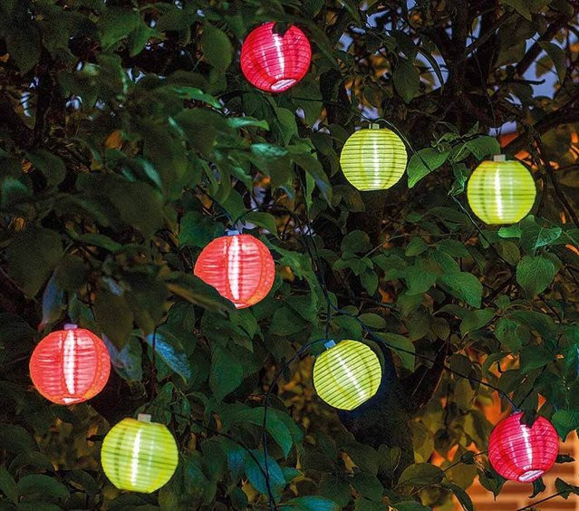 Solar LED Lichterkette mit 8 Lampions aus Nylon-Gewebe in Rot, Gelb und Bunt für Garten, Balkon und Terrasse - Bild 1