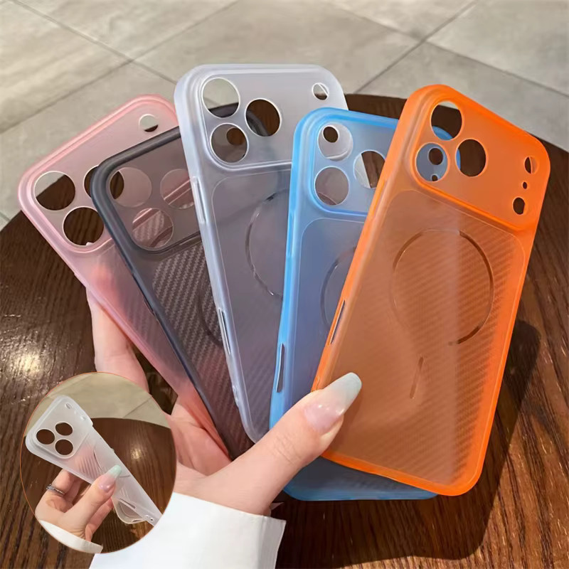 SUNWARD Ultradünne TPU Softcover Hülle mit Kohlefaser-Muster in Orange für iPhone, matt und transluzent - Bild 1
