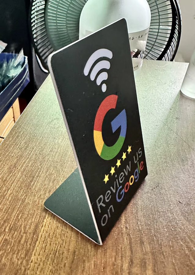 Programmierbare Google-Bewertungskarte mit NFC-Technologie und Markenhalterung für die Tischstation - Bild 2